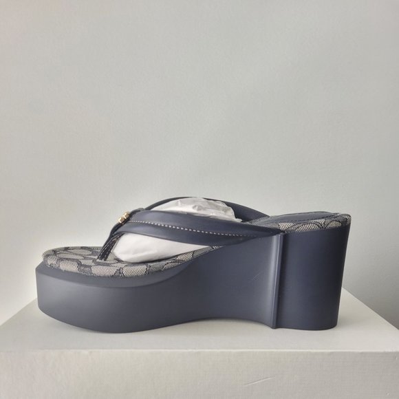 $128 *NEW* (9) Navy COACH Wedge Flip Flops - Picture 5 of 11